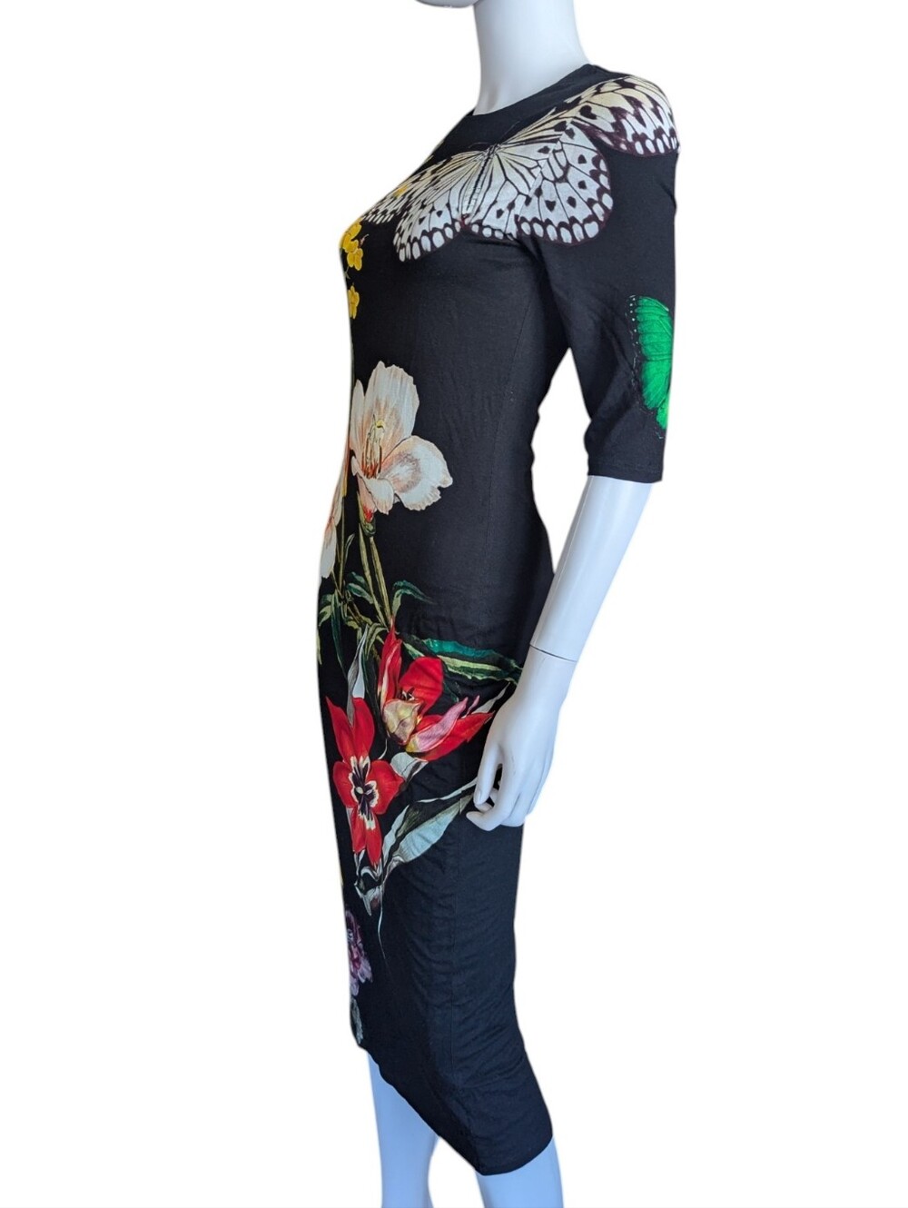 Alice Olivia Delora Floral Crewneck Midi Dress in the "Essential Floral" print. - Picture 7 of 15